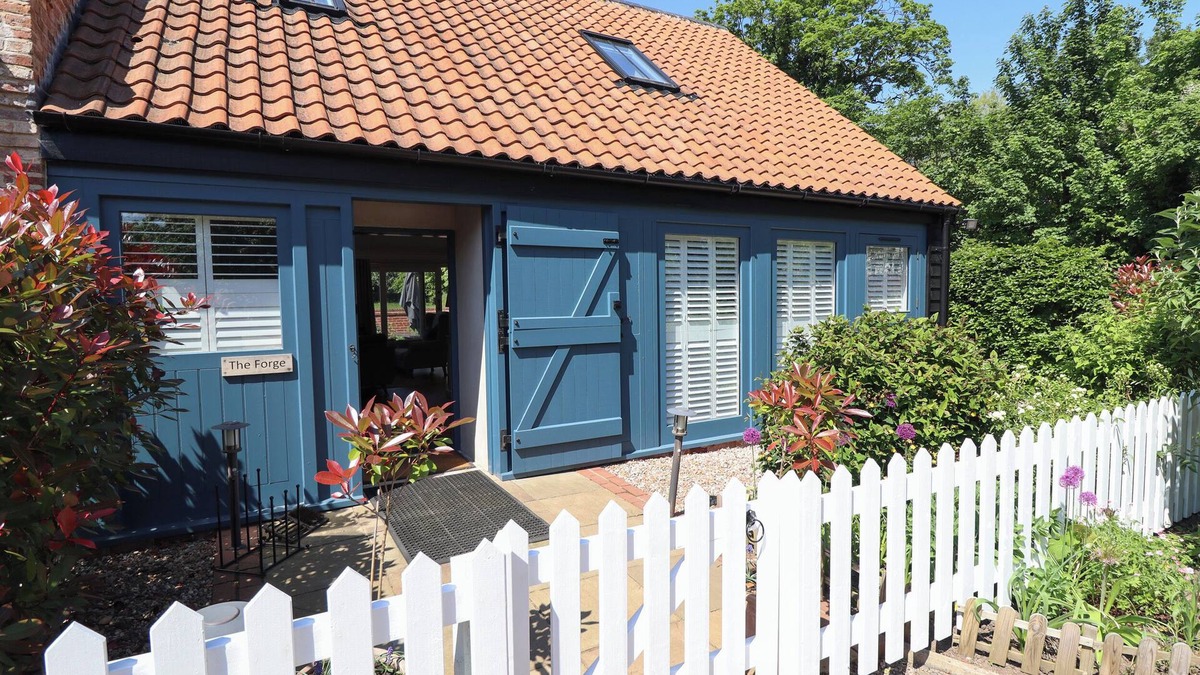 Aylesby Cottage | THE FORGE, with a garden in Laceby