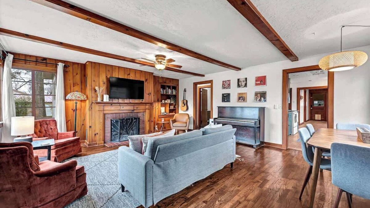 Siloam Springs House | The Fox Den Summary: