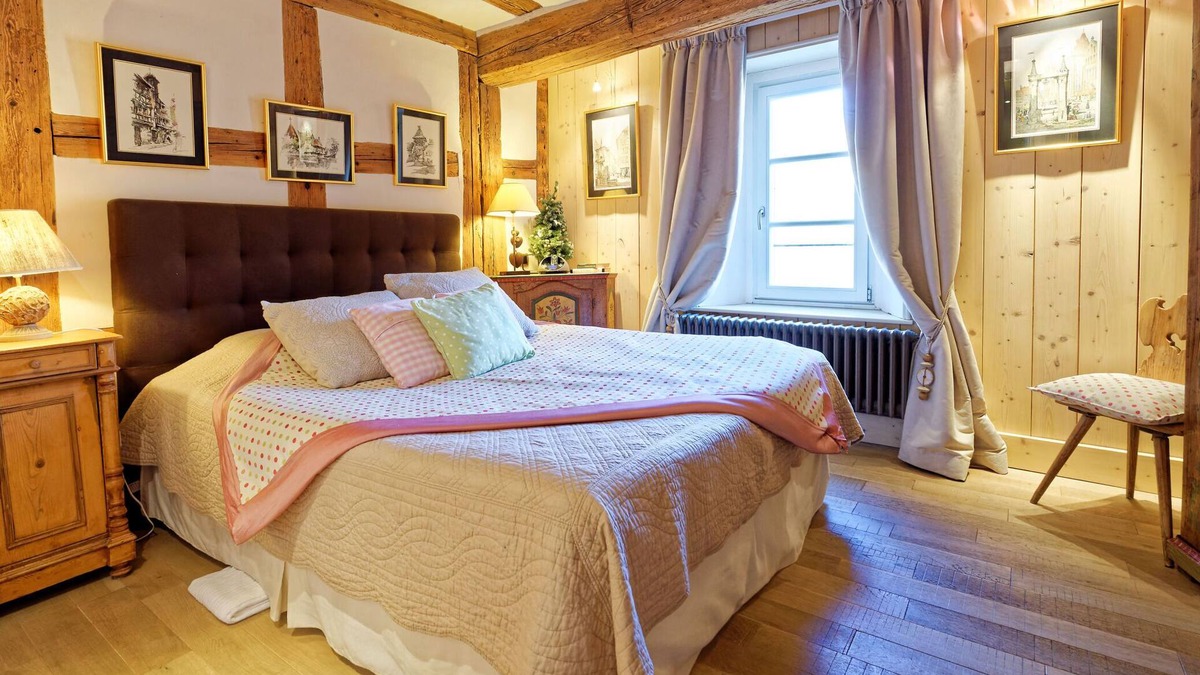 Riquewihr Apartment | The Fox & the Grapes*, Historical place with stunning view on the vineyard.