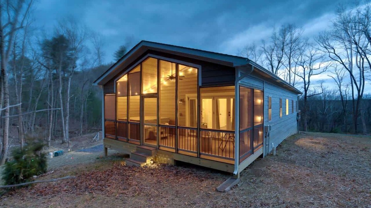 Front Royal Cabin | The Foxwood Cabin | Hot Tub, Screened Porch, Grill