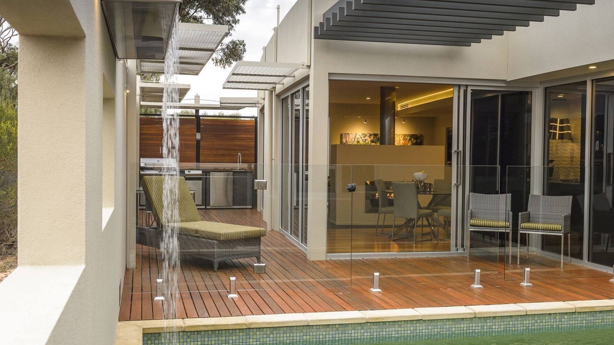 Paringa Villa | The Frames 'Pastiche' Luxury Retreat overlooking River Murray private Pool, Spa