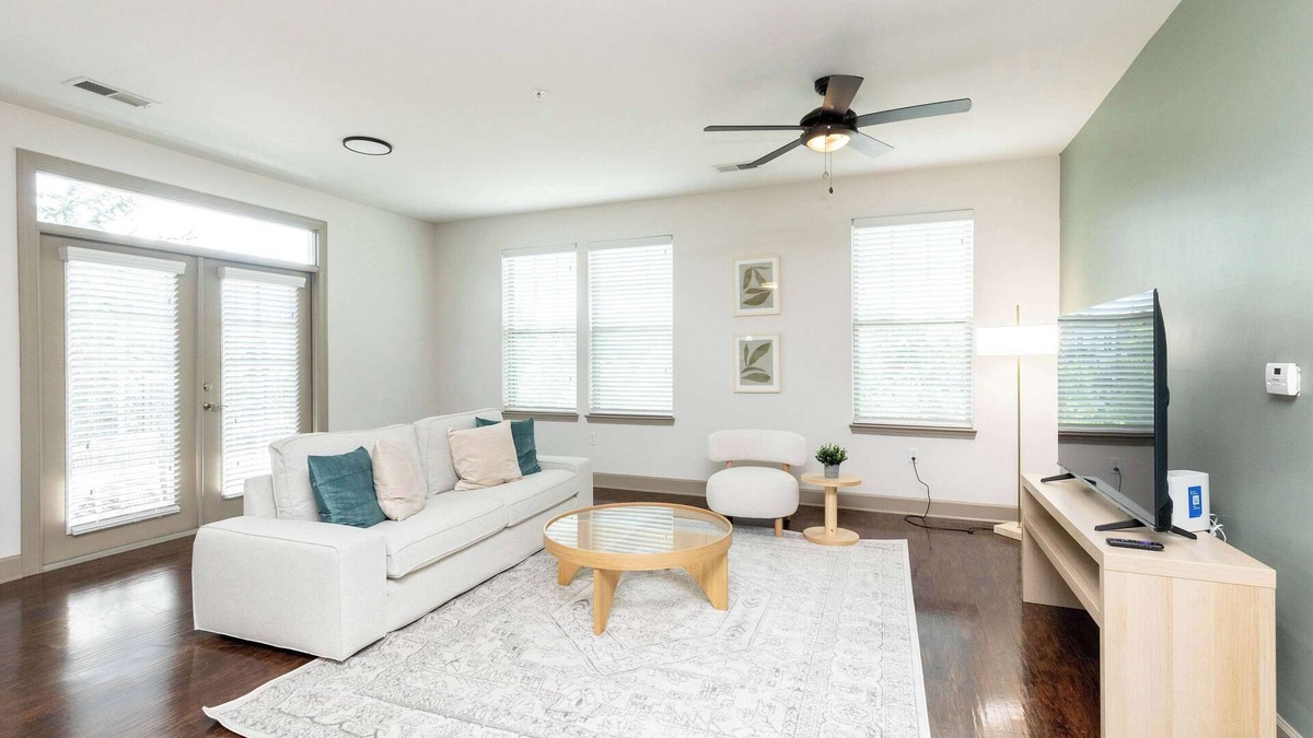 Franklin Apartment | The Franklin III Vibe 8774