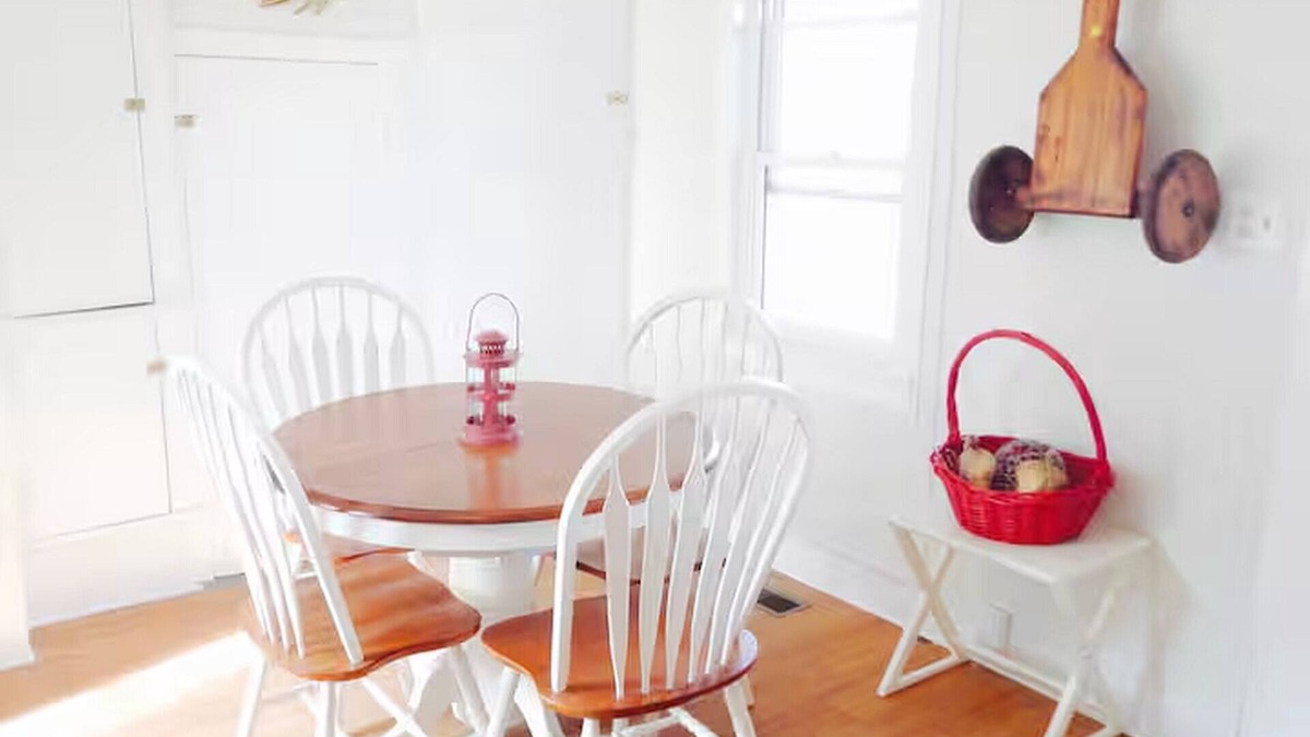 Biglerville House | The Freckled Farmhouse near Gettysburg Battlefields, Wineries, Skiing, & Hiking Sleeps 14