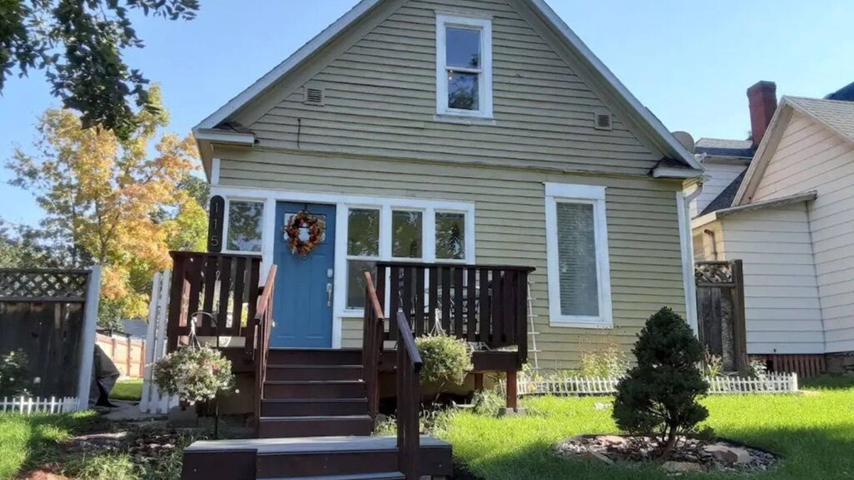 Great Falls House | The French Cottage - Walking distance to downtown restaurants and shops!