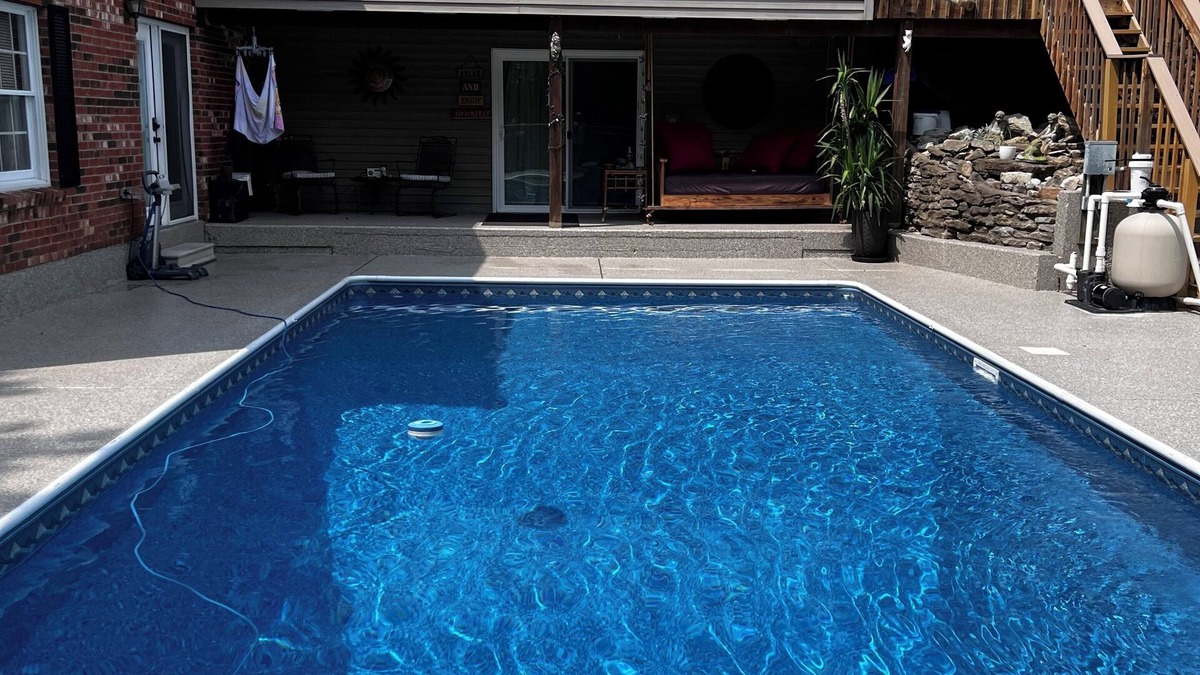 Lawrenceburg Apartment | The French Riviera 2000 sq ft 2+ bedroom Private Pool