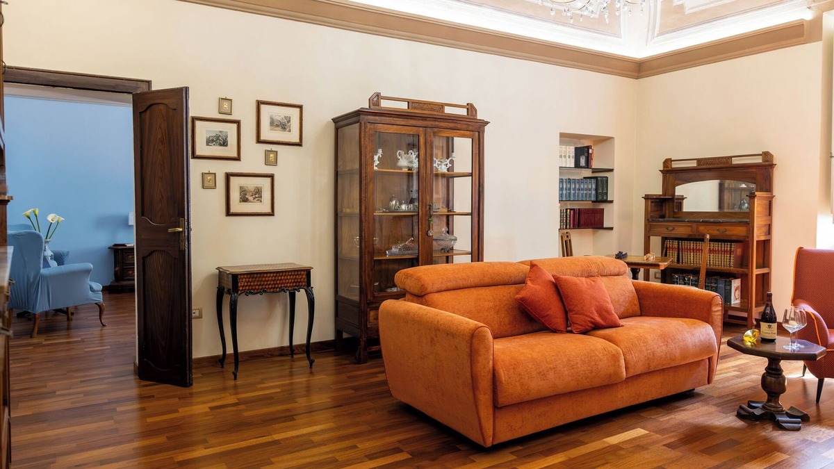 Guzman Apartment | The Fresco: Cozy, elegant and spacious apartment. Downtown Bevagna.
