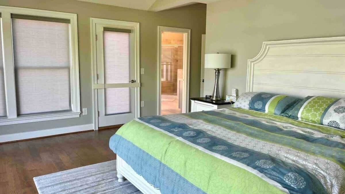 Edgewater House | The Fritz! - South River Waterfront with Elevator