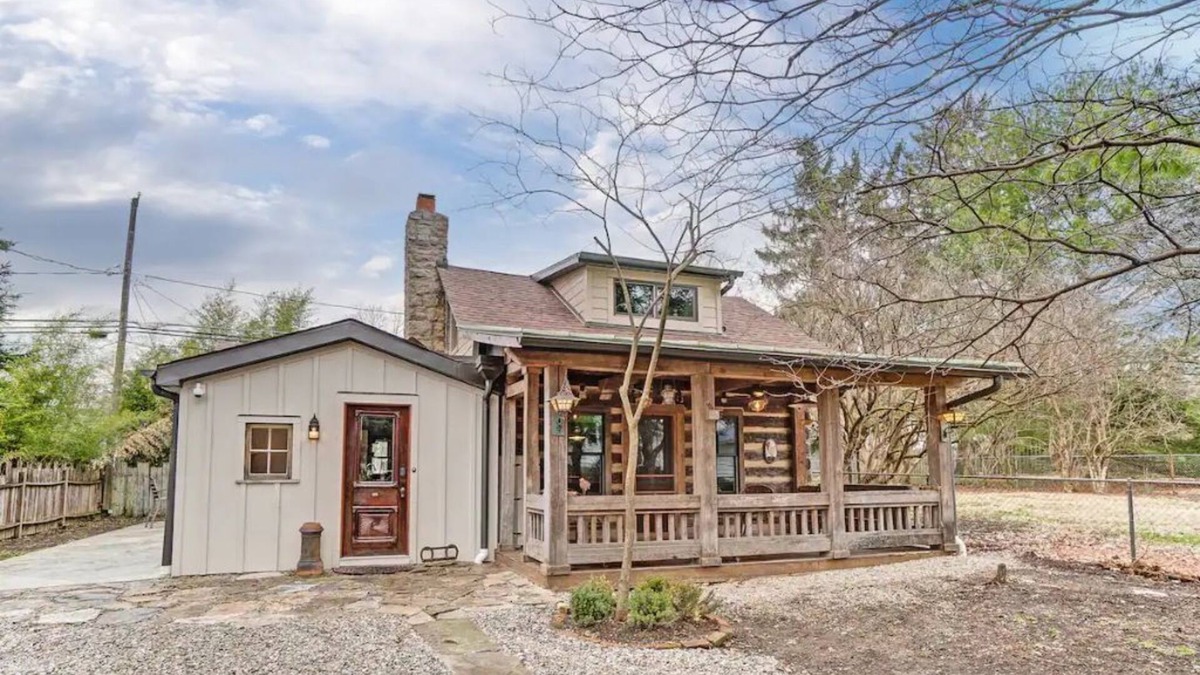 Clintonville Cabin | The Frog Cabin