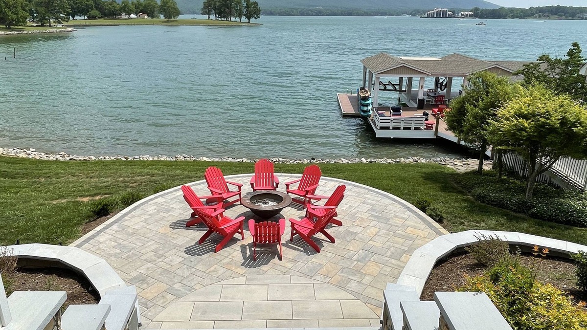 Huddleston House | The Fun Spot 3 - Serene Home with Beautiful Lake & Mtn Views to Relax and Enjoy!