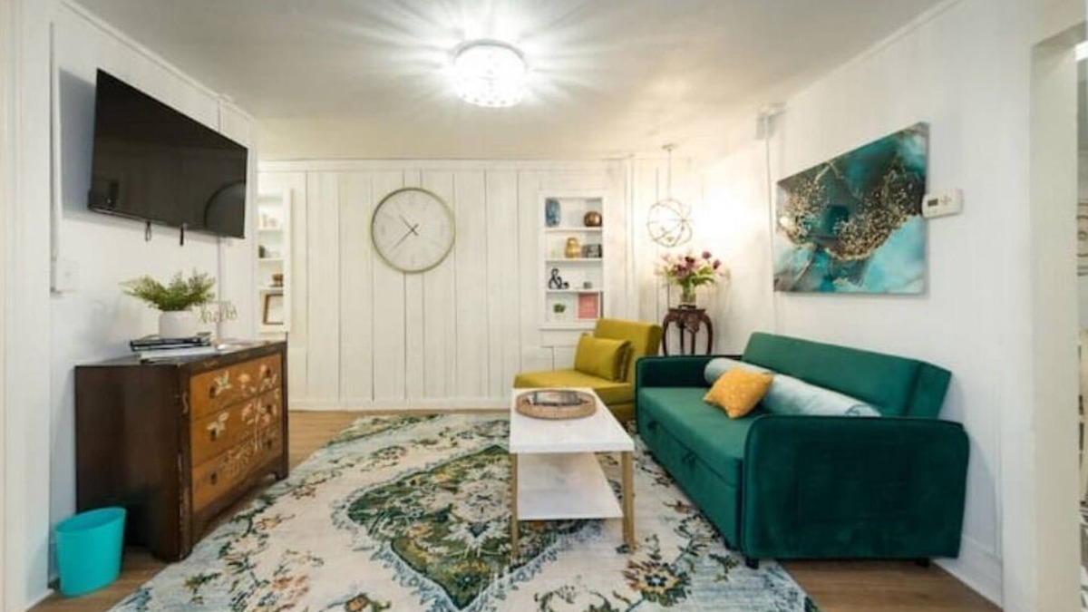 Denton Apartment | The Funky Flat-steps from Denton's nightlife!