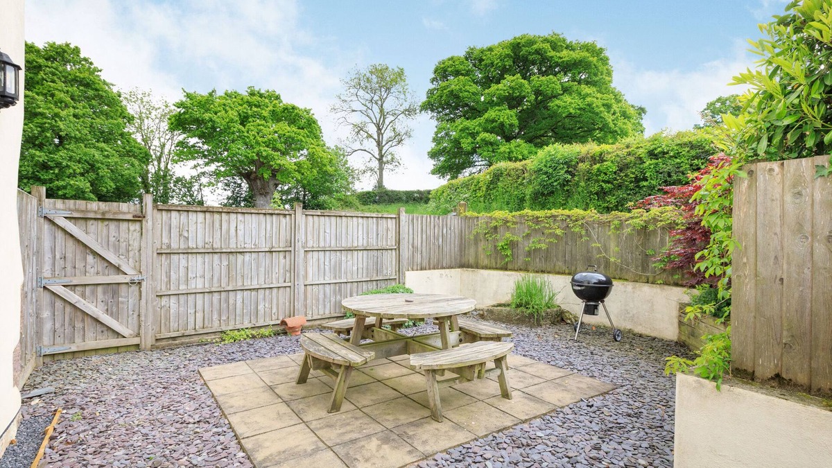 Newton Saint Cyres Cottage | THE FURROW, pet friendly, country holiday cottage in Tedburn St Mary