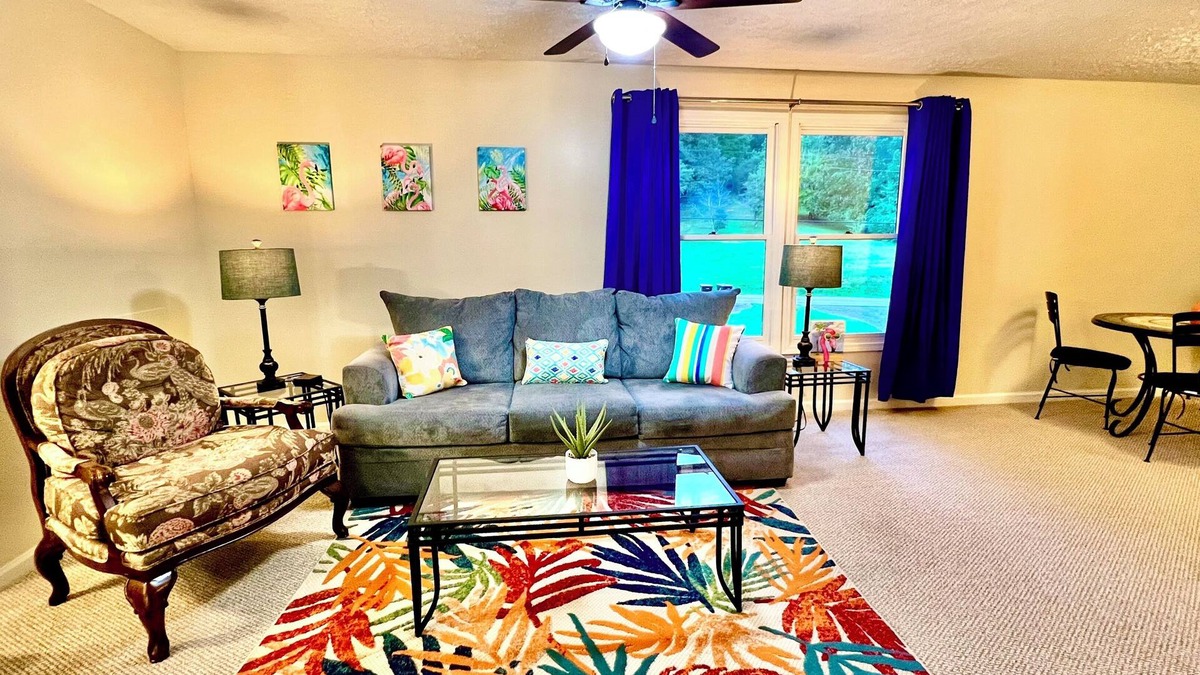 Cadiz Apartment | The Fuzzie Flamingo! 2bd/1bth w/trailer parking
