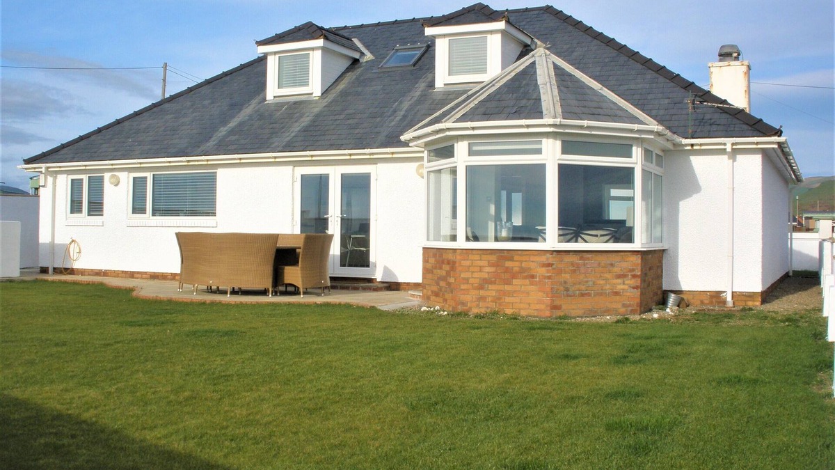 Tywyn House | The Gables is a large bungalow on the sea front with great sea views and sunsets