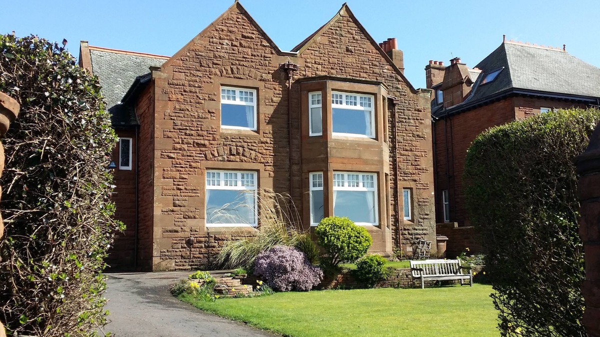 Troon House | The Gables @ South Beach (Sea view)