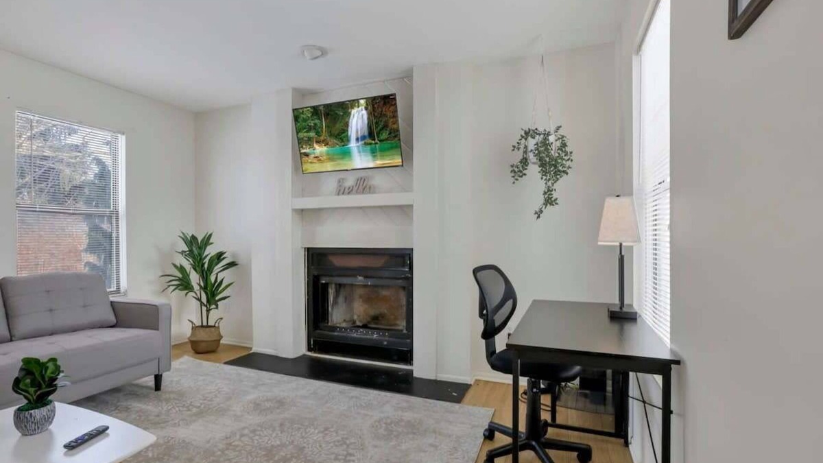 Gahanna Apartment | The Gahanna Hideaway- 2BR/2BA