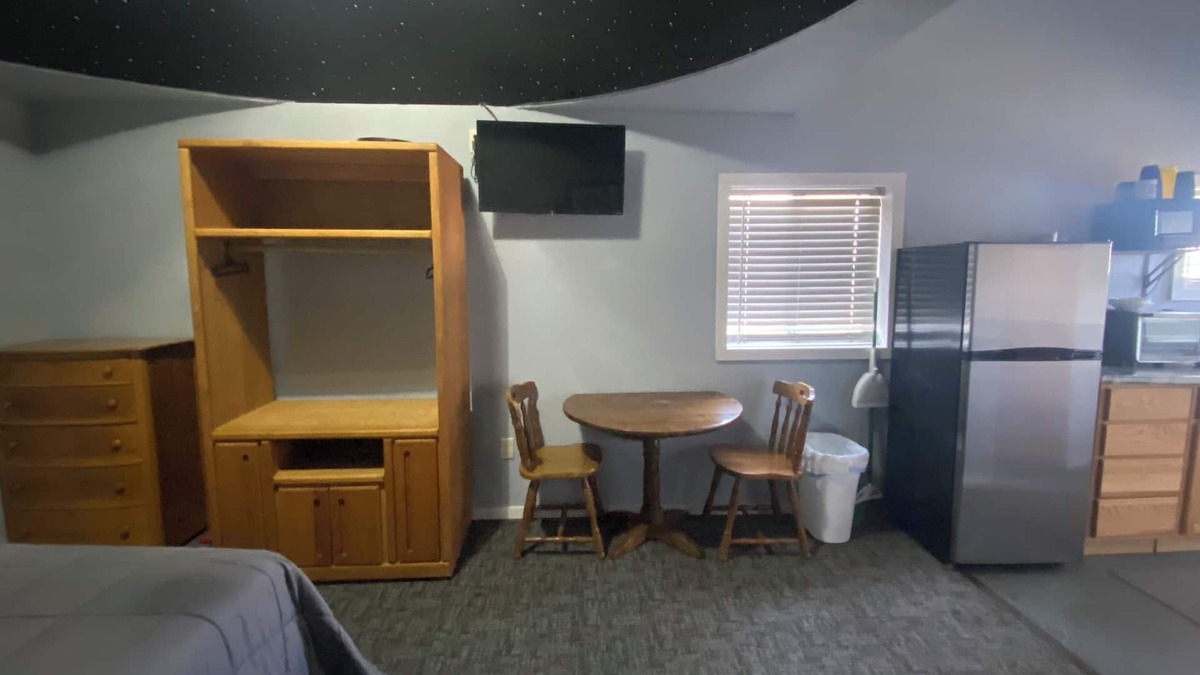 Luverne Cabin | The Galactic Getaway - Lakeside Tiny Home Rental - Queen Bed