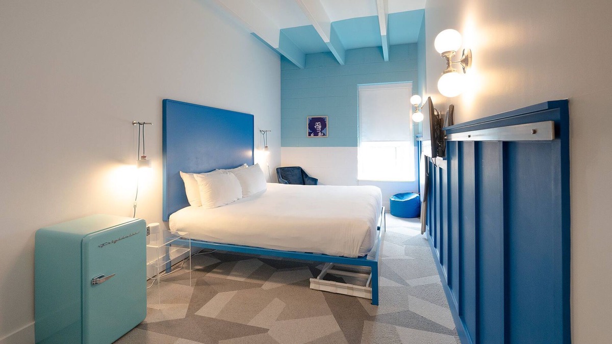 East Hill Hotel | The Gallatin 215, Colorful Boutique Hotel