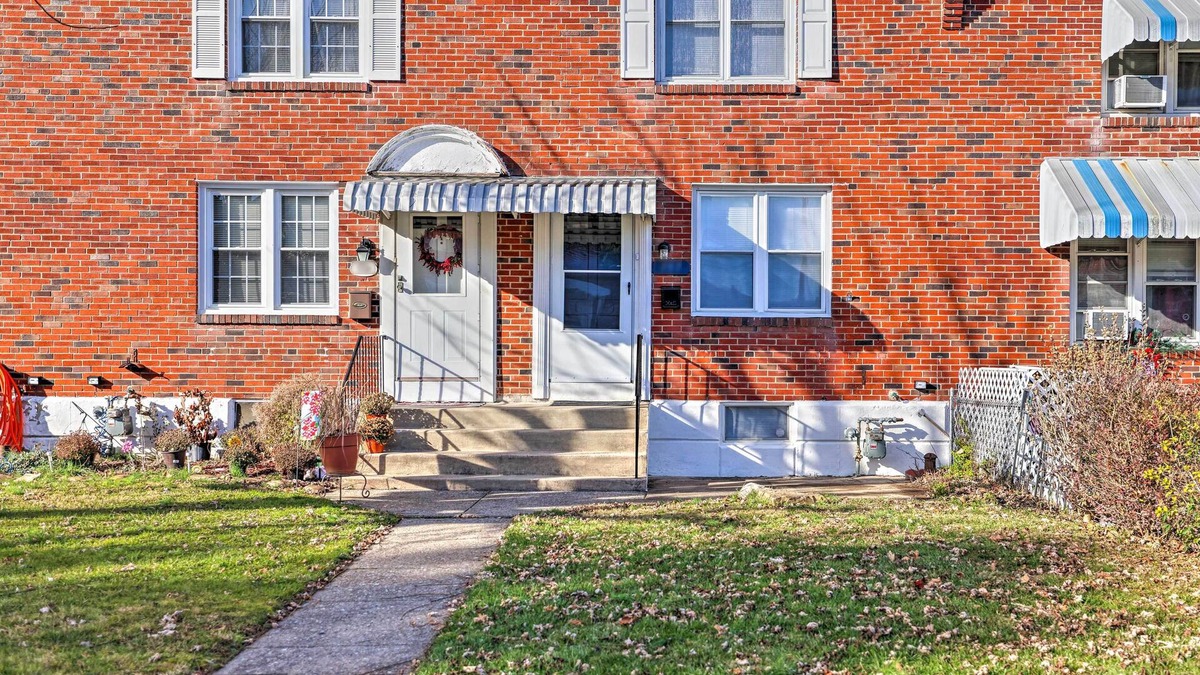 Allentown House | ‘The Gallery’, an Allentown Retreat w/Views!