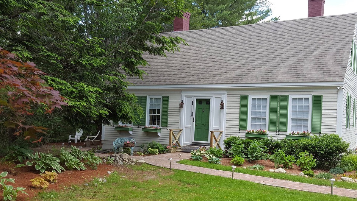 Damariscotta Apartment | The Gallery Apartment in Damariscotta, Maine, for stays of 3 or more nights