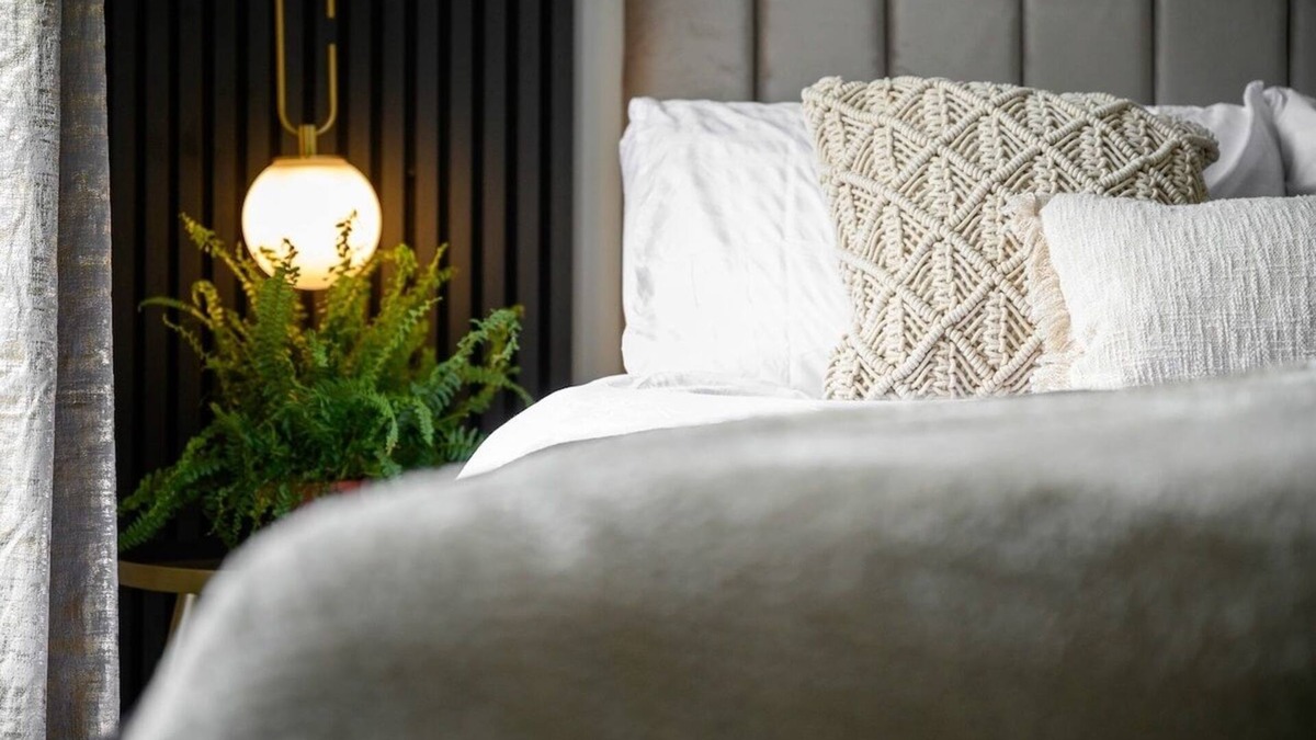 Bolton House | The Gallery House - Modern 2BR Stay - Sleeps 5