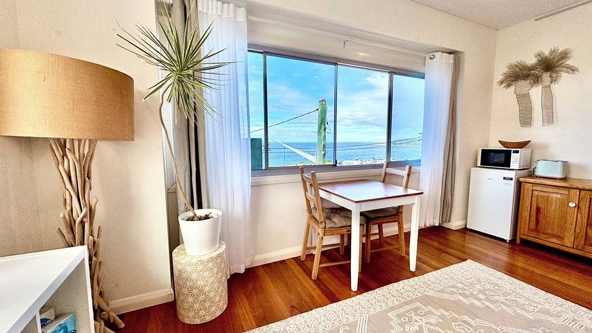 Sydney Apartment | The Gallery Suite - Sea views & Creative Vibes