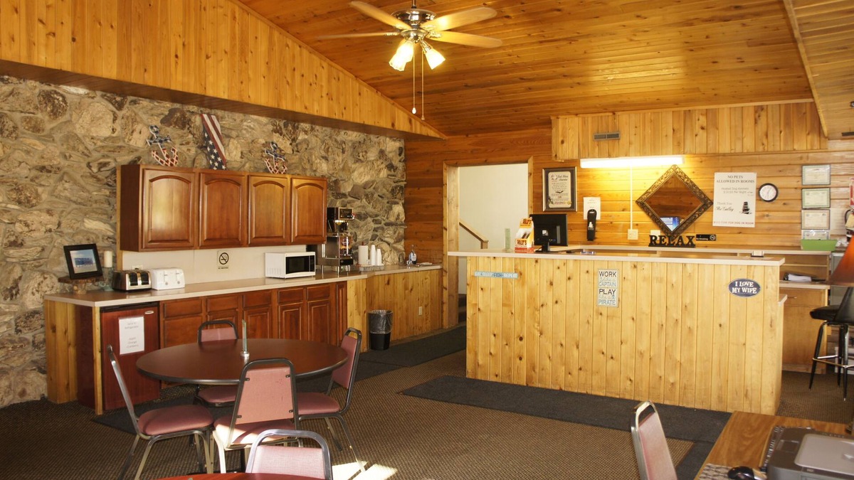 Webster Hotel | The Galley Hotel Bar and Grill