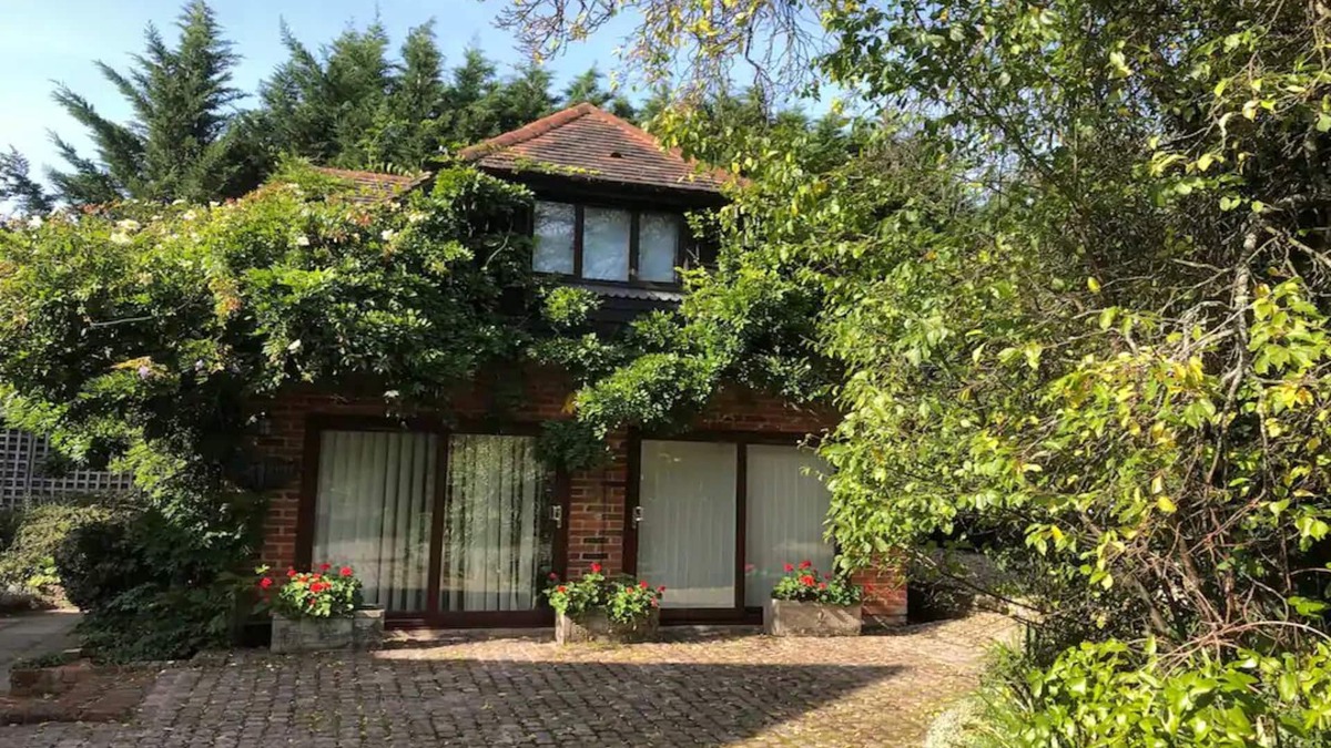 Welwyn House | The Game Keepers Lodge rural & good for isolation