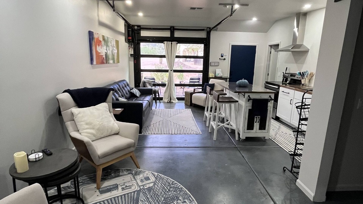 Apache Junction House | The Garage Apt. - a unique desert experience