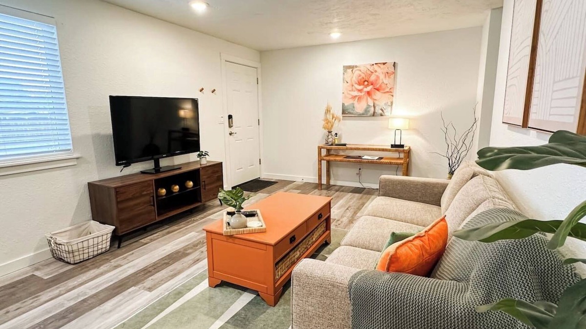 West Valley House | The Garden - Dog friendly!