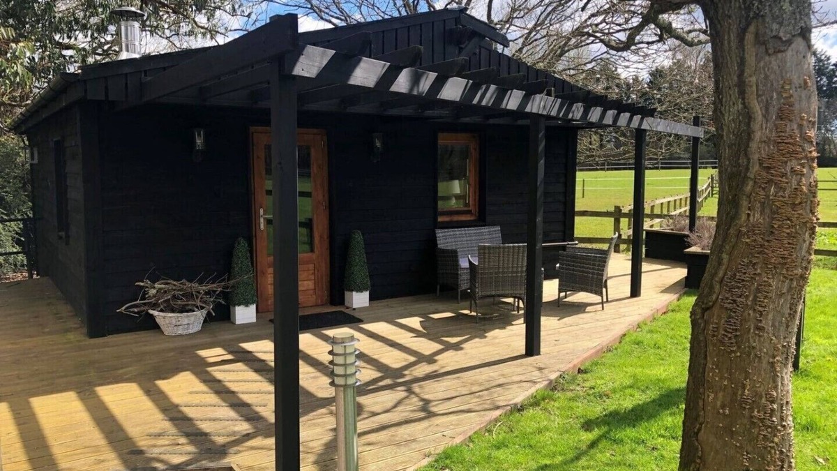 Upper Dicker Cabin | THE GARDEN LODGE AT BROADACRES