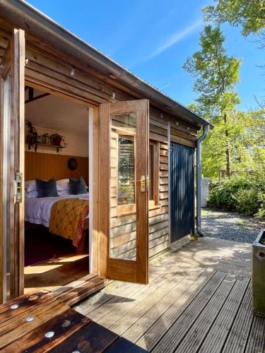 Helston Apartment | The Garden Room - Cabin on The Lizard