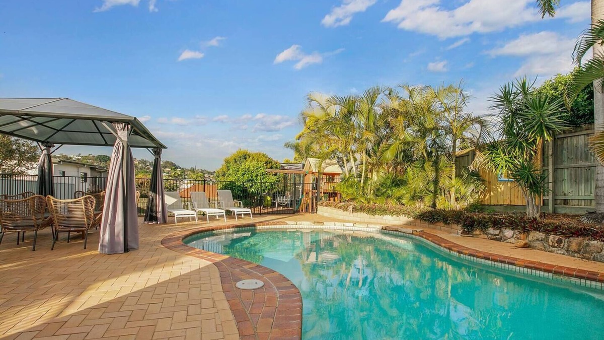 Mount Gravatt Villa | The Garden Villa An Urban Resort Oasis