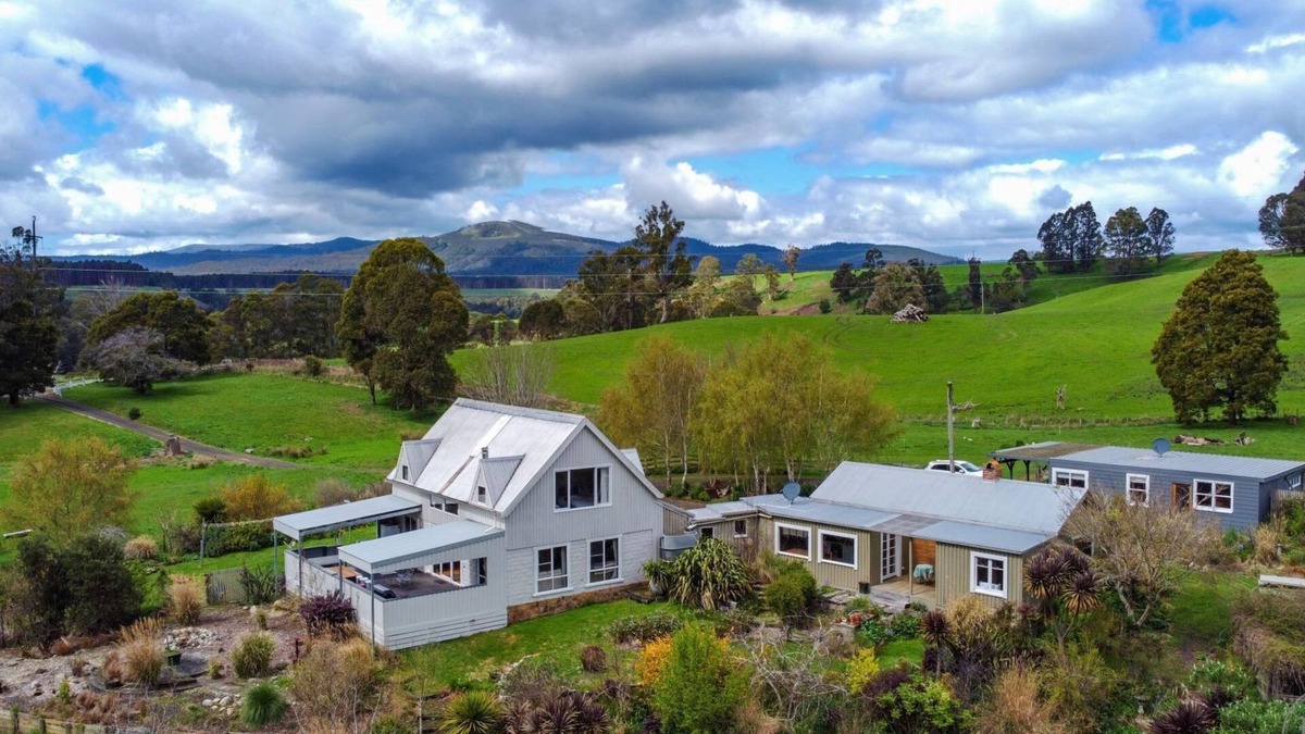 Branxholm Apartment | The Gardener's Cottage on Warrentinna