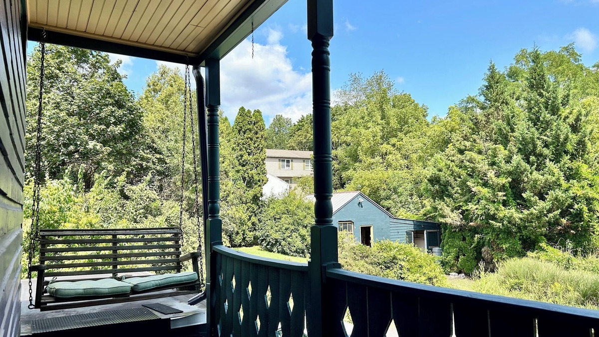 Adamstown Bed & Breakfast | The Garnet Room at the Amethyst Inn B&B jacuzzi Room with fireplace in Adamstown