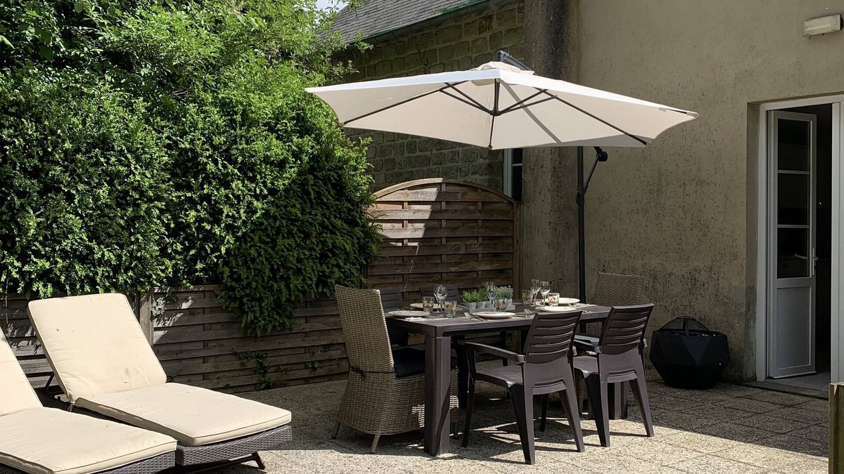 Juvigny-sous-Andaine Cottage | The Gate House to Chateau de Vaudezert