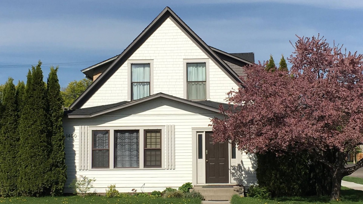 Burley Apartment | The Gate House in Burley Suite #4