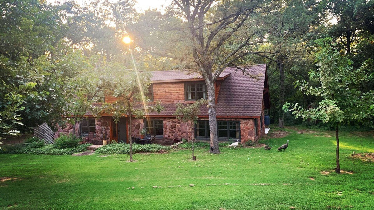 Edmond House | The Gate House in Edmond, Oklahoma - Luxury living, fine dining, shopping, and entertainment!