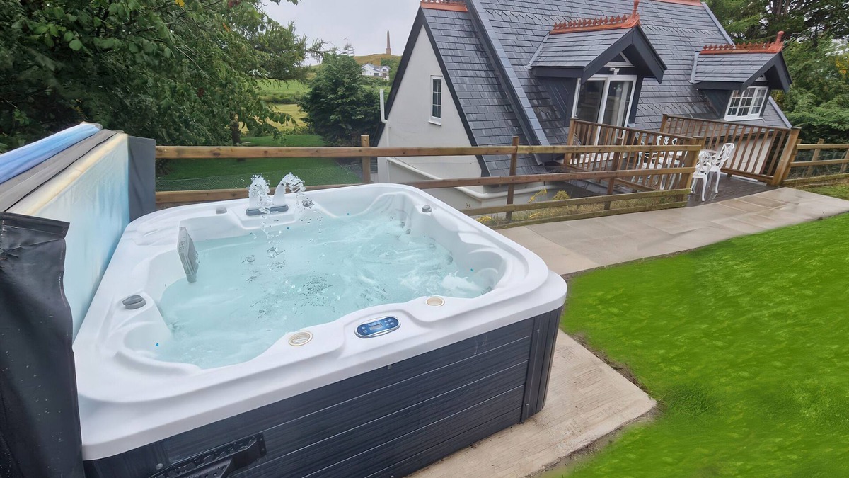 Llandudno Junction House | THE GATEKEEPERS COTTAGE - SKERRY VORE in Llandudno Junction