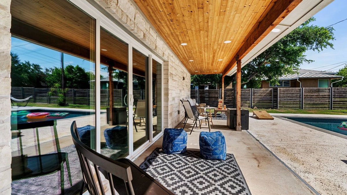 McNeil House | The Gateway 6BED 2 Houses GameRoom Pool