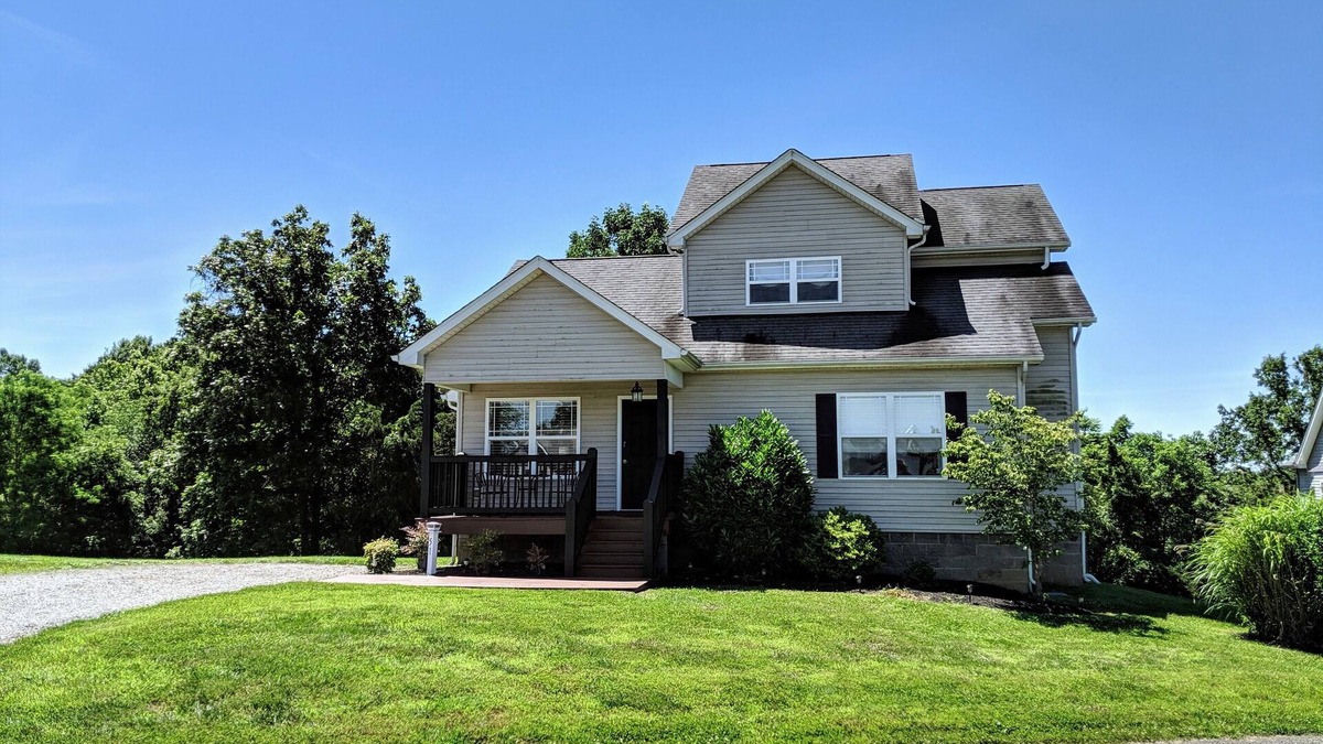 Taylorsville Cottage | The Gathering Place 51 - Charming 3-BR cottage on Bourbon Trail - WiFi & hot tub