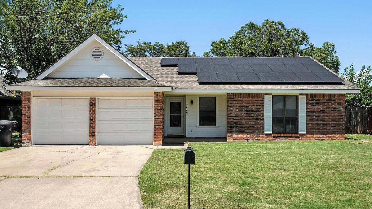 Abilene House | The Gathering Place: Near Zoo/Park & Expo Center