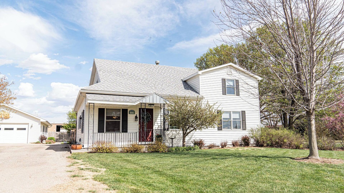 Partridge House | The Gathering Place 6 BR 4 Bath in rural Hutchinson!