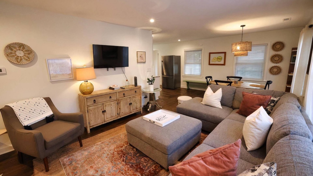 Charleston House | The Gilbert - Beautiful Home & Perfect Location