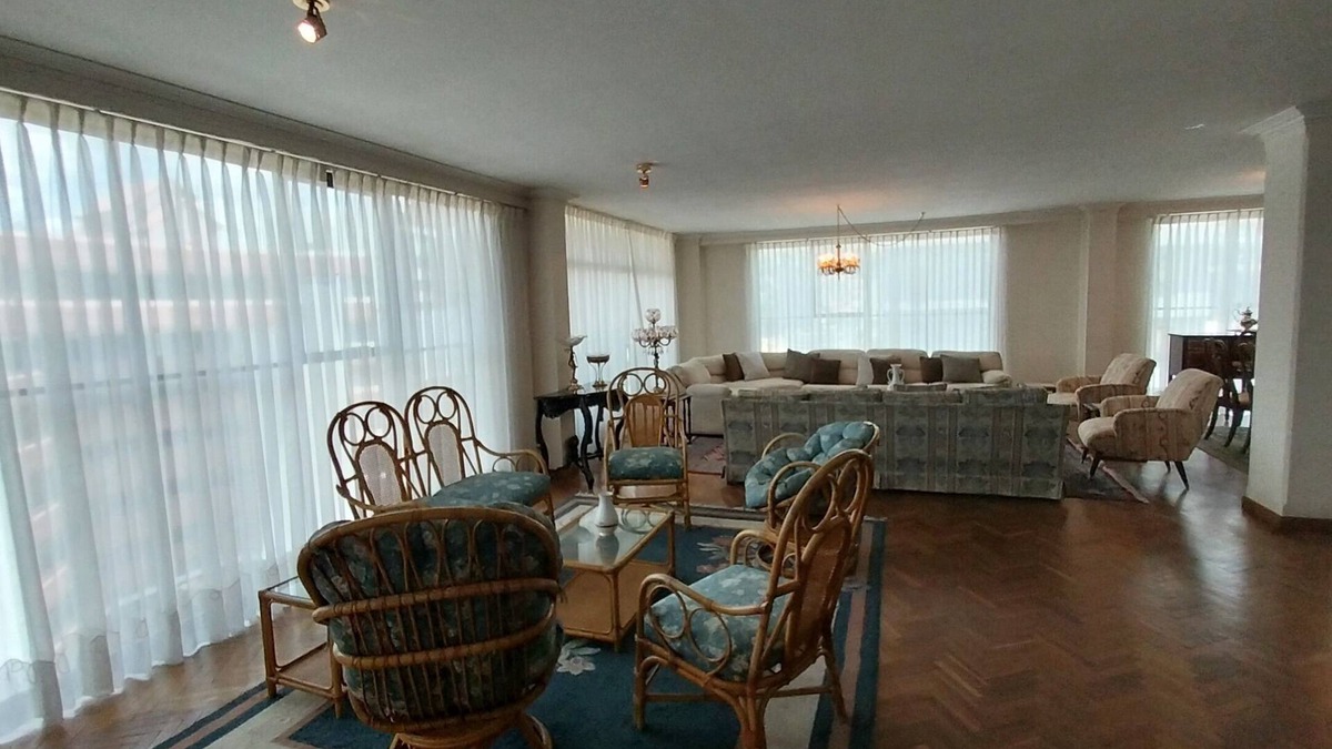 Macrodistrito Sur Apartment | The Gilded Residence