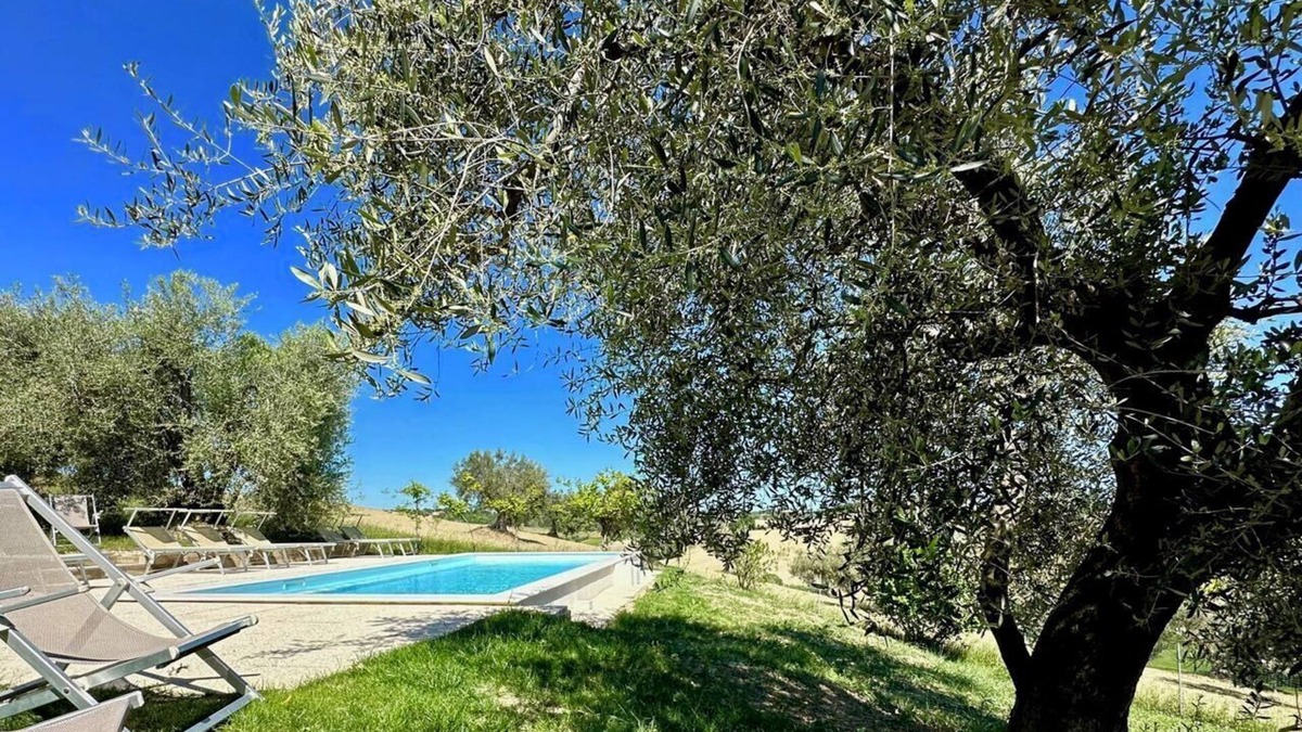 Bettolelle House | the Girasole in country house with swimming pool in Senigallia