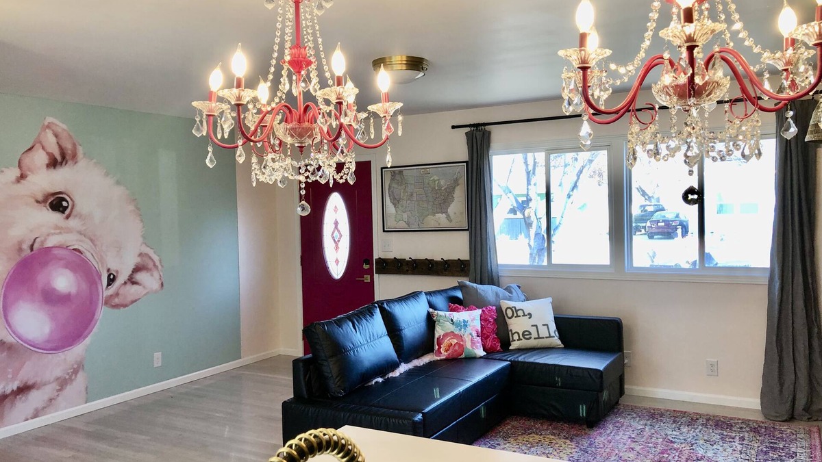 Lincoln House | The Girlfriend Getaway - Centrally Located-Keyless Entry