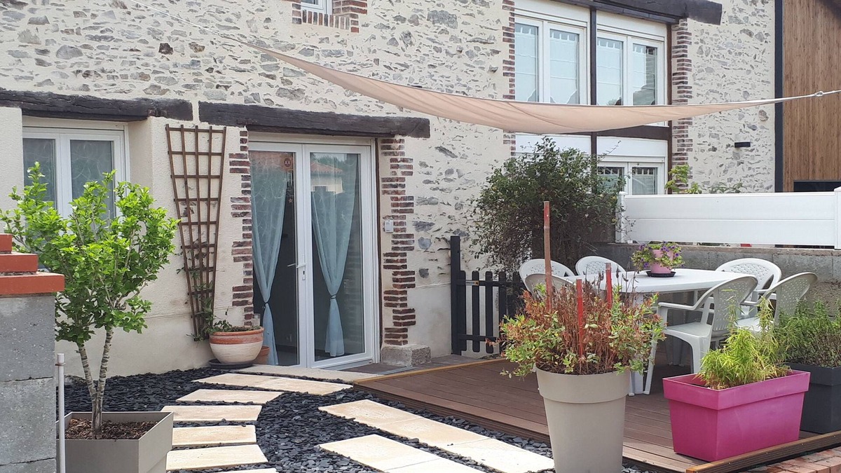 Saint-Andre-Goule-d'Oie Cottage | The Gîte du Coudray is a family cottage with character.