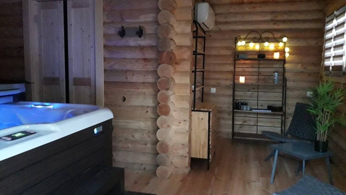 Saint-Martin-Choquel Cottage | The Gîte Nature is located in our equestrian farm, surrounded by animals
