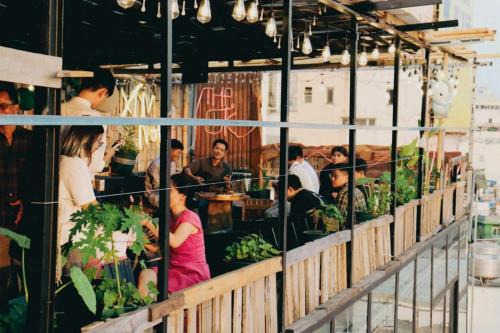 Hang Xanh Hotel | The GK House Hostel, Ecolliving, central city, natural wooden, chill view rooftop, restaurant and cocktail bar