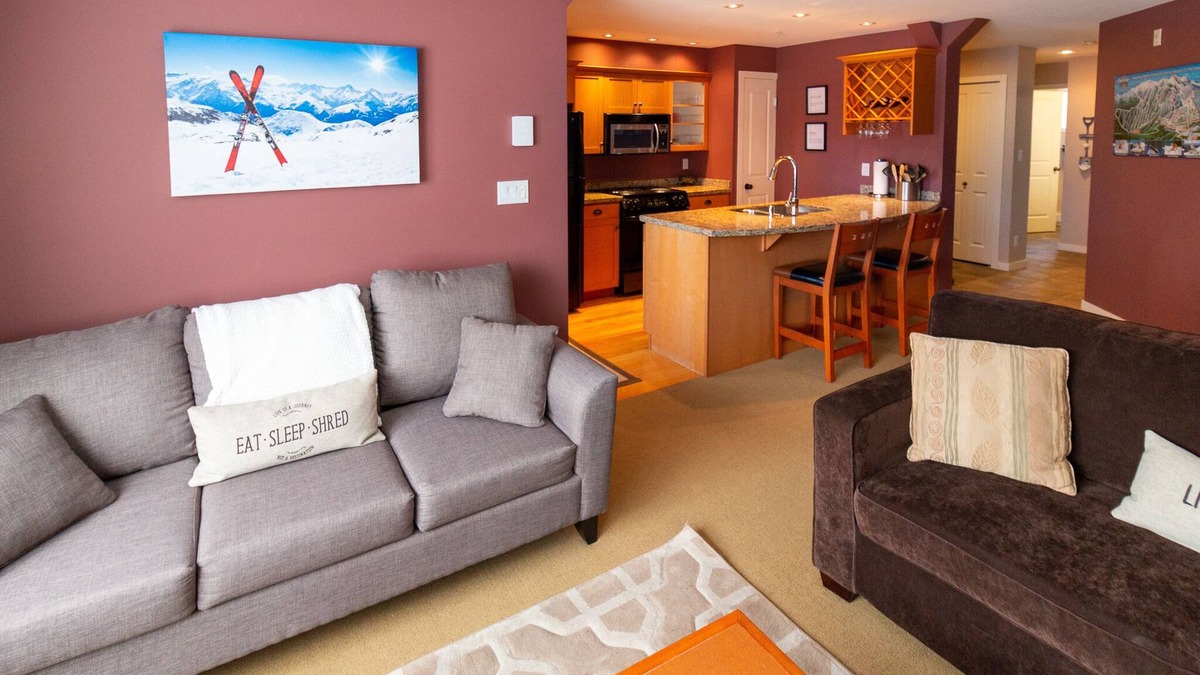 Big White Ski Resort Apartment | The Glade Escape | Ski-in/out Village Location | Private Hot Tub | Gas Fireplace
